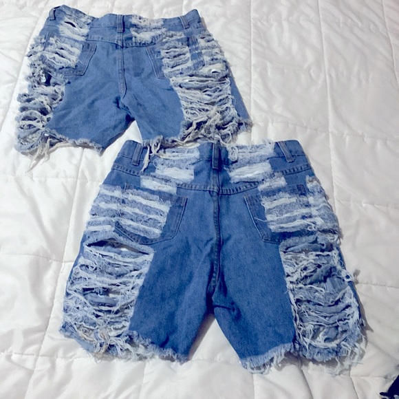 High Waist Ripped Raw Edge Denim Shorts - Picture 3 of 6